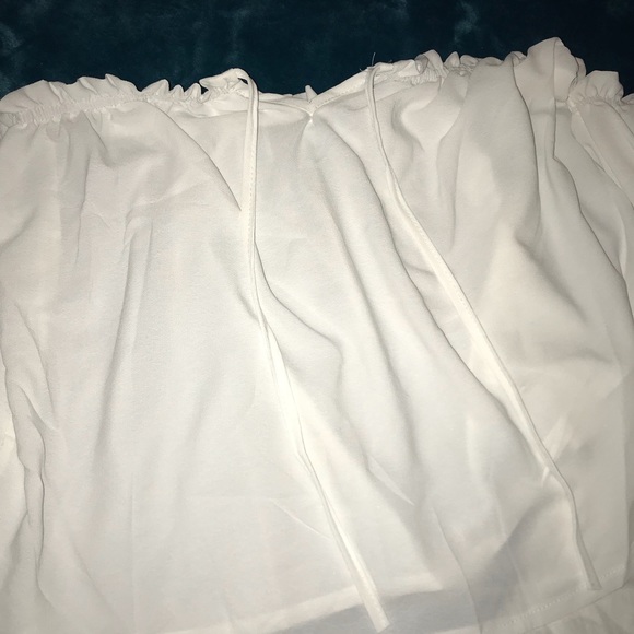 Off The Shoulder Ruffled Crop Top - Picture 3 of 4